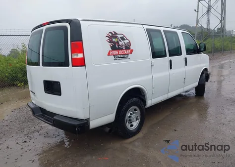 2016 Chevrolet Express 2500 Work Van z USA, uszkodzony, nr VIN 1GCWGAFG8G1147848